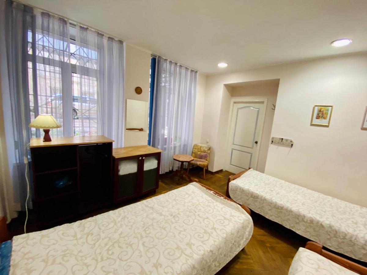 Tapki Hostel Odessa Exterior photo